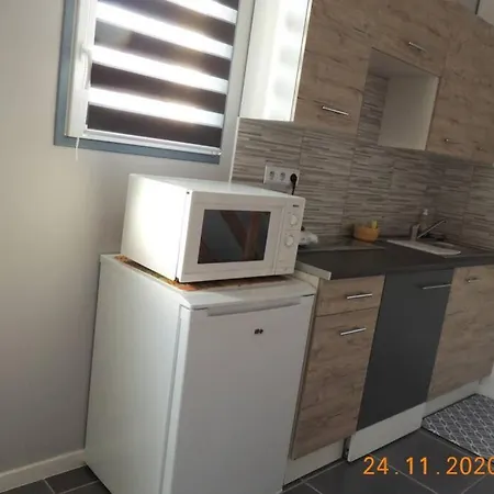 Entre Cognac et Saintes. 7mn de la Charente (bac) Appartement *